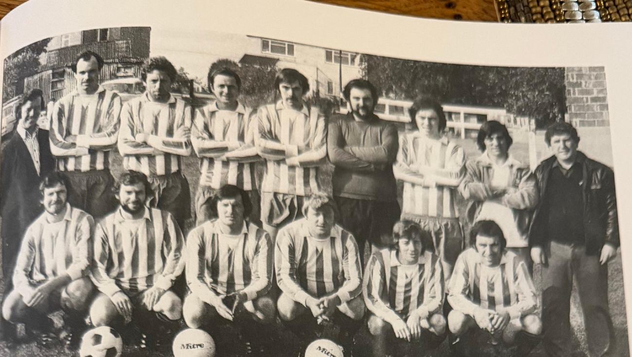 Tunley squad in striped shirts, two rows, three footballs in front
